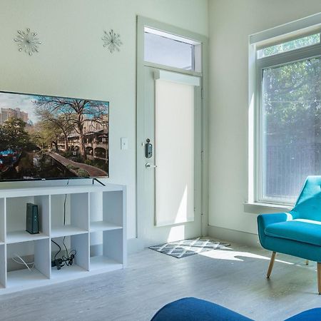 Beautiful Riverwalk Apt With Full Amenities, King Bed & Free Parking San Antonio Buitenkant foto