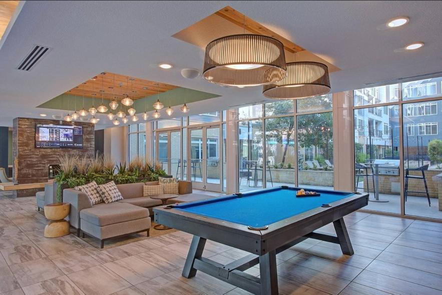 Beautiful Riverwalk Apt With Full Amenities, King Bed & Free Parking San Antonio Buitenkant foto