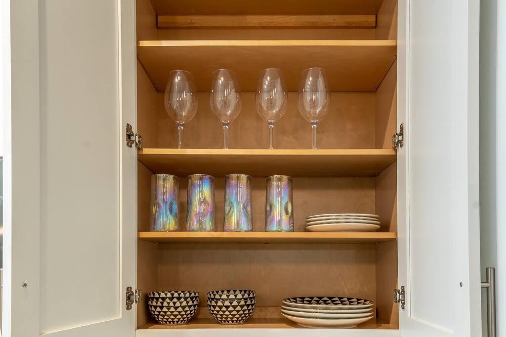 Beautiful Riverwalk Apt With Full Amenities, King Bed & Free Parking San Antonio Buitenkant foto