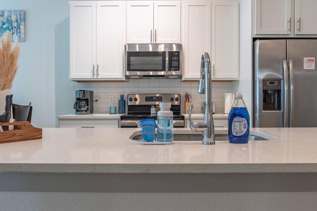 Beautiful Riverwalk Apt With Full Amenities, King Bed & Free Parking San Antonio Buitenkant foto