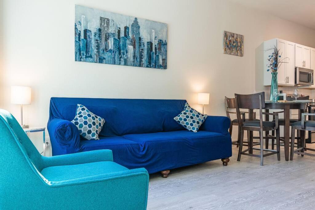Beautiful Riverwalk Apt With Full Amenities, King Bed & Free Parking San Antonio Buitenkant foto