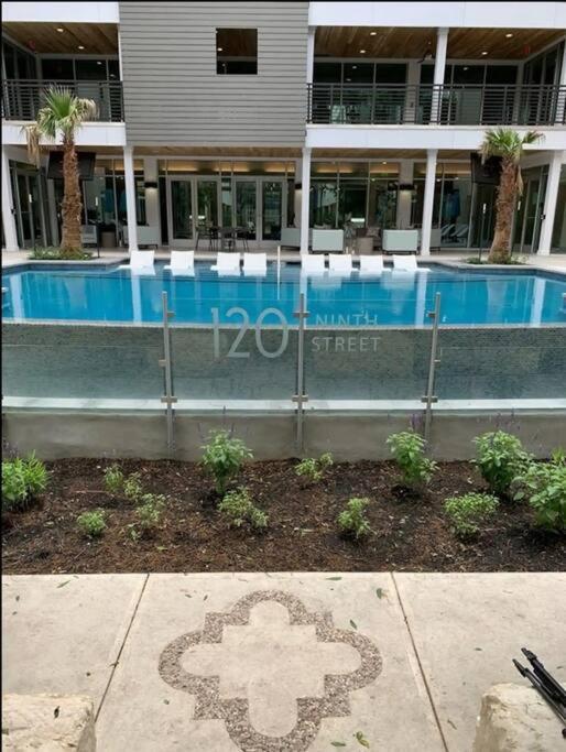 Beautiful Riverwalk Apt With Full Amenities, King Bed & Free Parking San Antonio Buitenkant foto