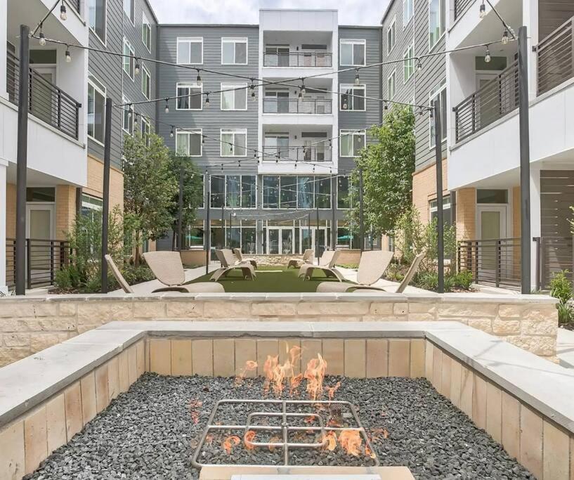 Beautiful Riverwalk Apt With Full Amenities, King Bed & Free Parking San Antonio Buitenkant foto
