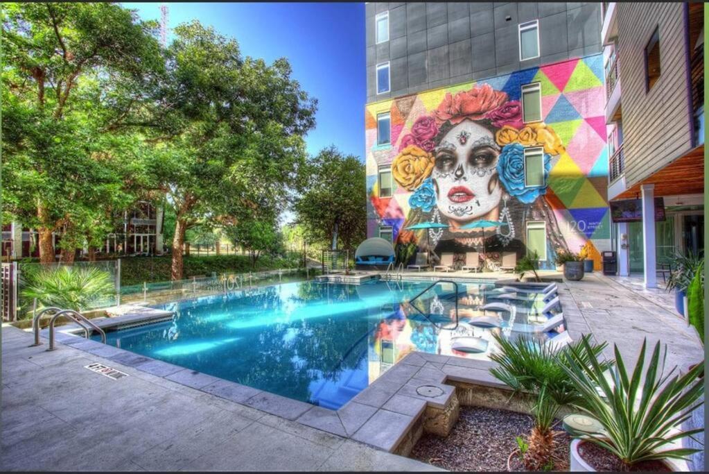 Beautiful Riverwalk Apt With Full Amenities, King Bed & Free Parking San Antonio Buitenkant foto